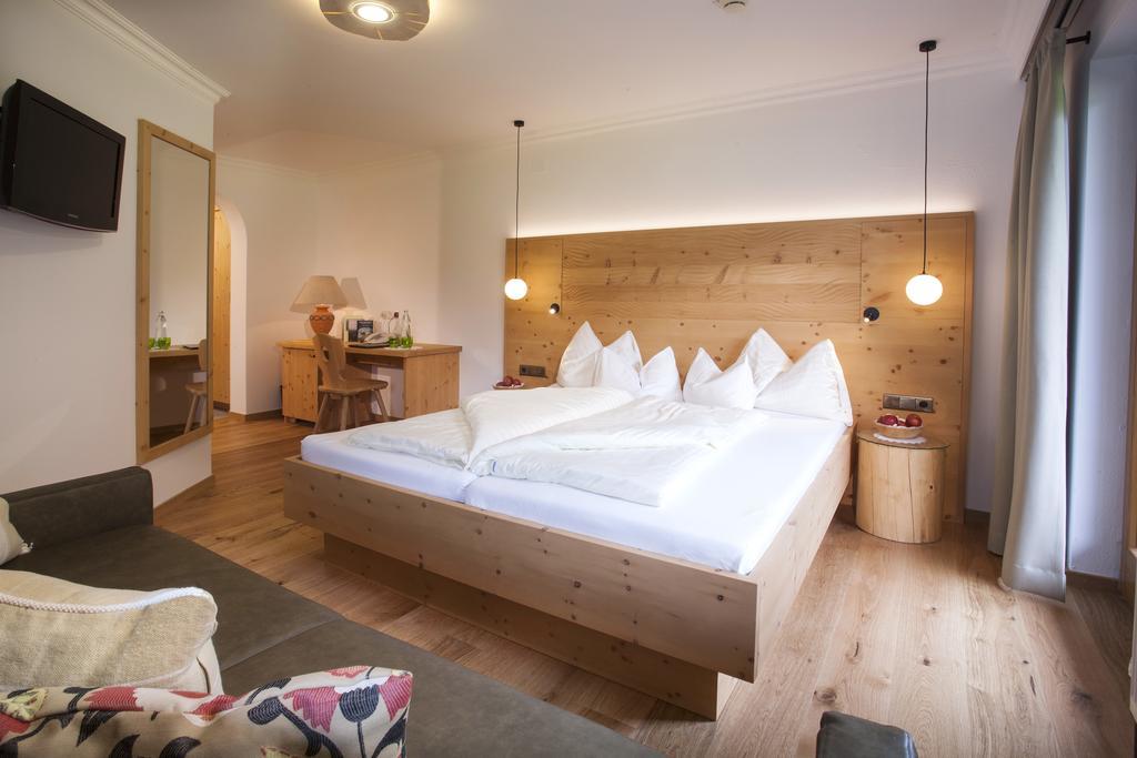 Natur- & Wanderhotel Tuxertal Room photo